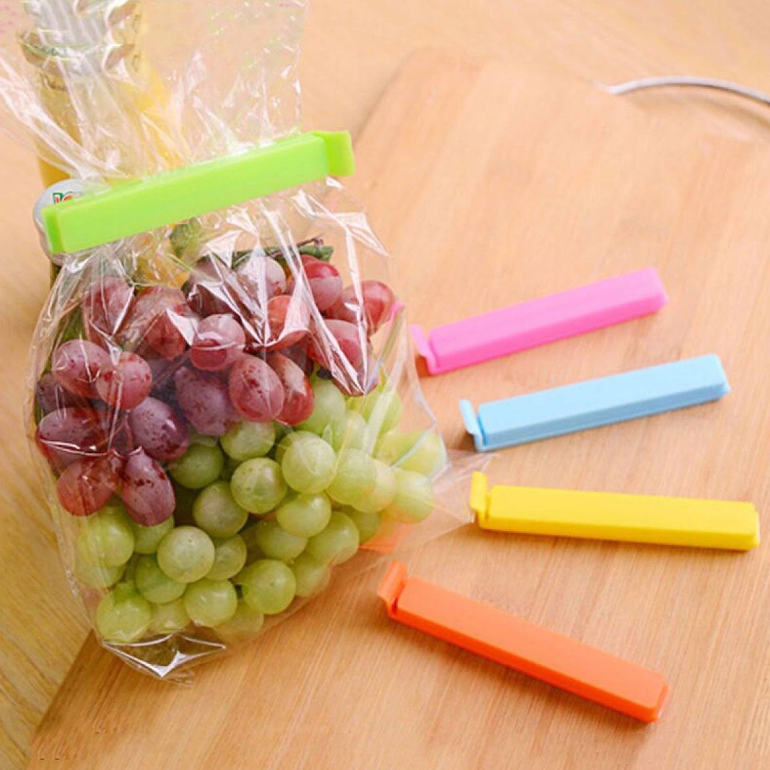 2704 4 Pc Food Sealing Clip used in all kinds of places including household and official, especially for sealing packed food and stuff. 2704 4 Pc Food Sealing Clip used in all kinds of places including household and official, especially for sealing packed food and stuff.